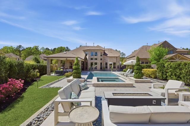 206 Bronze View Drive, Montgomery, TX 77316