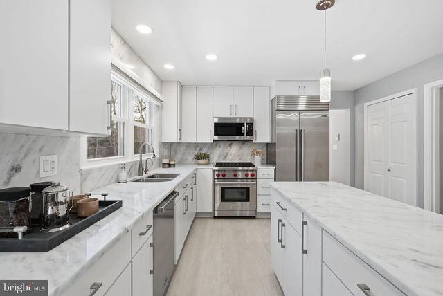 9930 S PARK CIR, Fairfax Station, VA 22039