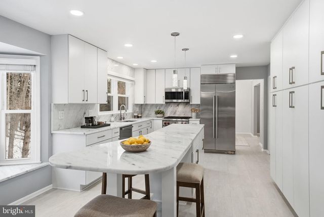 9930 S PARK CIR, Fairfax Station, VA 22039