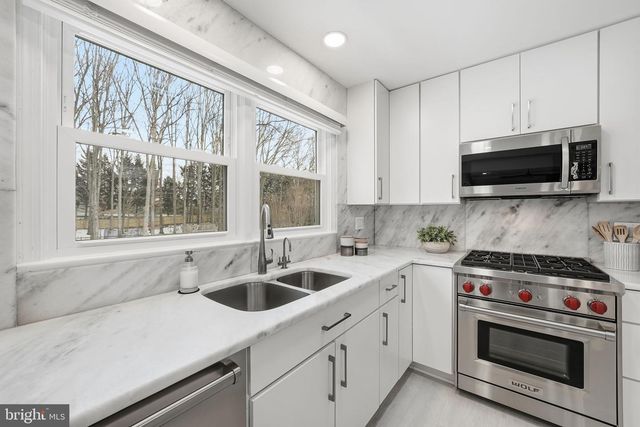 9930 S PARK CIR, Fairfax Station, VA 22039