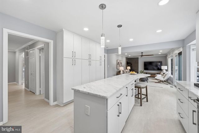 9930 S PARK CIR, Fairfax Station, VA 22039