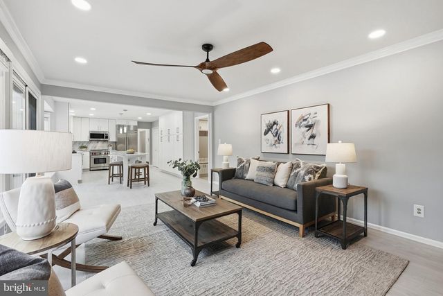 9930 S PARK CIR, Fairfax Station, VA 22039