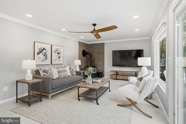 9930 S PARK CIR, Fairfax Station, VA 22039