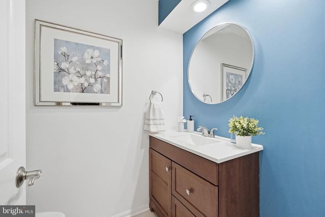 9930 S PARK CIR, Fairfax Station, VA 22039