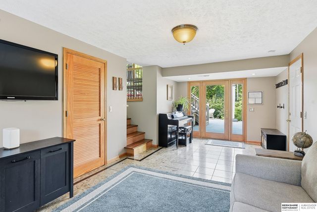 10045 Ohio Street, Omaha, NE 68134