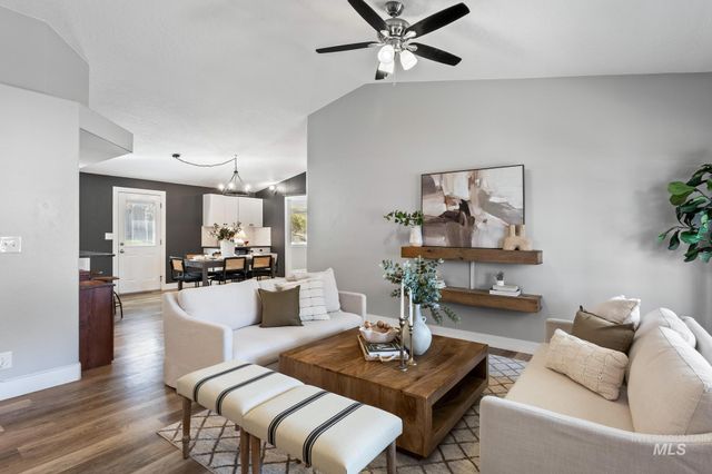 1261 E Oakridge Dr, Boise, ID 83716