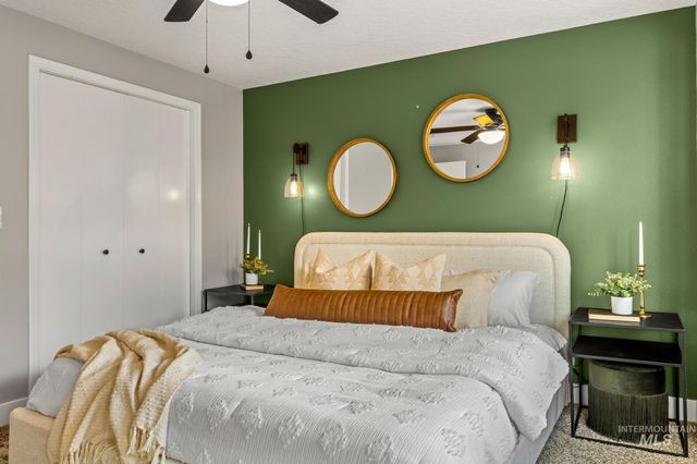 1261 E Oakridge Dr, Boise, ID 83716