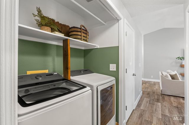 1261 E Oakridge Dr, Boise, ID 83716