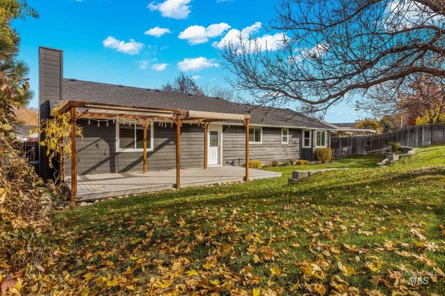 1261 E Oakridge Dr, Boise, ID 83716