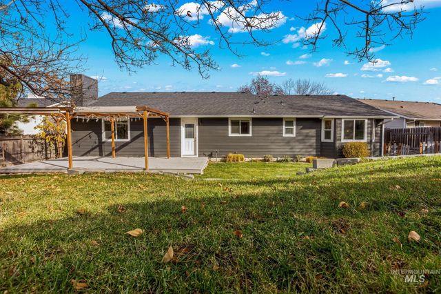 1261 E Oakridge Dr, Boise, ID 83716