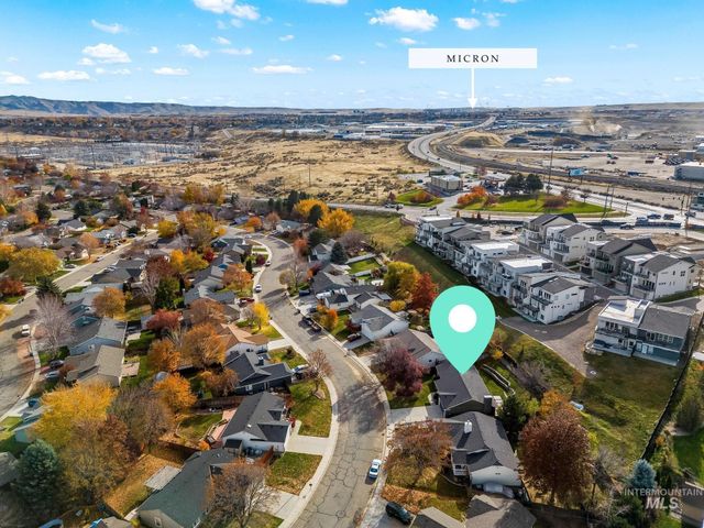 1261 E Oakridge Dr, Boise, ID 83716