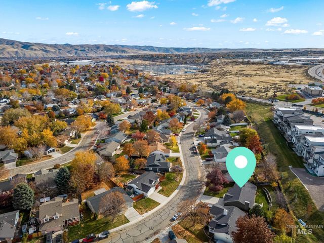 1261 E Oakridge Dr, Boise, ID 83716