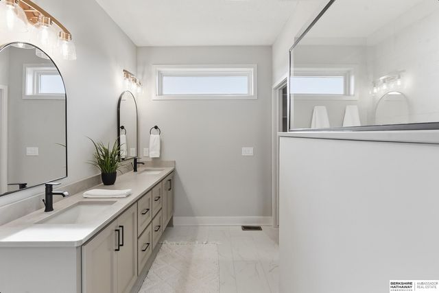 10219 S 191st Street, Omaha, NE 68135