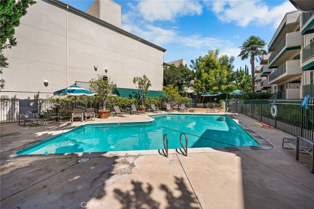 4501 Cedros 220, Sherman Oaks, CA 91403