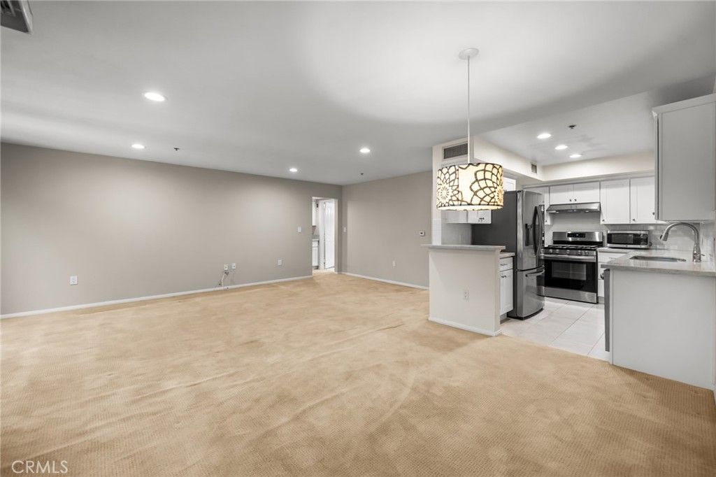 Image 10 of property listing at 4501 Cedros 220, Sherman Oaks, CA 91403