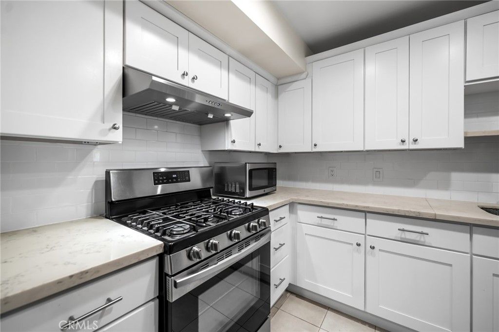 Image 12 of property listing at 4501 Cedros 220, Sherman Oaks, CA 91403