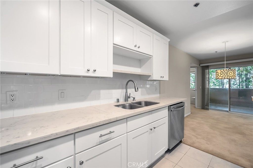 Image 13 of property listing at 4501 Cedros 220, Sherman Oaks, CA 91403