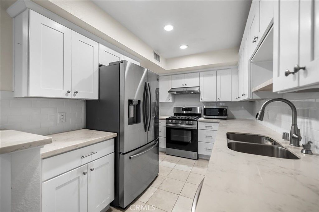 Image 14 of property listing at 4501 Cedros 220, Sherman Oaks, CA 91403