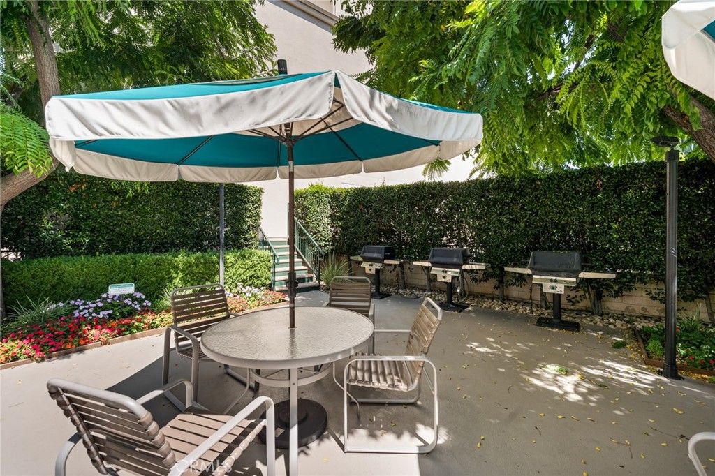 Image 28 of property listing at 4501 Cedros 220, Sherman Oaks, CA 91403