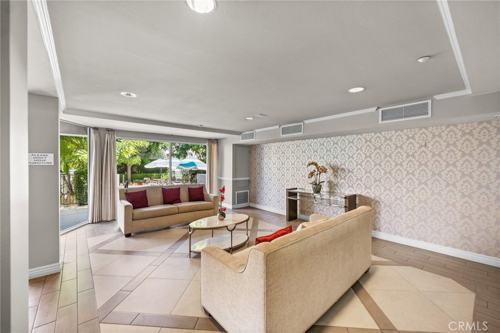 Image 30 of property listing at 4501 Cedros 220, Sherman Oaks, CA 91403