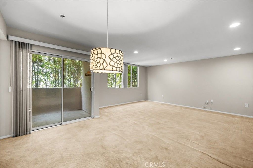 Image 4 of property listing at 4501 Cedros 220, Sherman Oaks, CA 91403