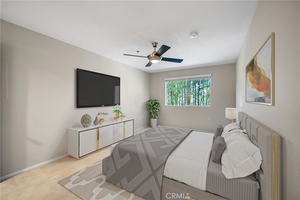 Image 5 of property listing at 4501 Cedros 220, Sherman Oaks, CA 91403