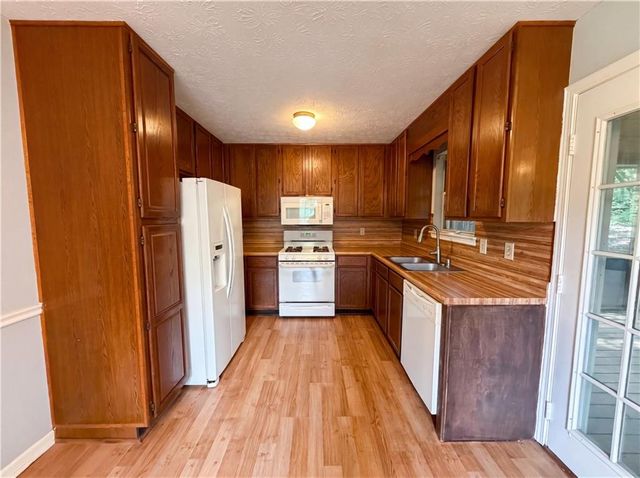76 Lost Meadows Drive, Dallas, GA 30157