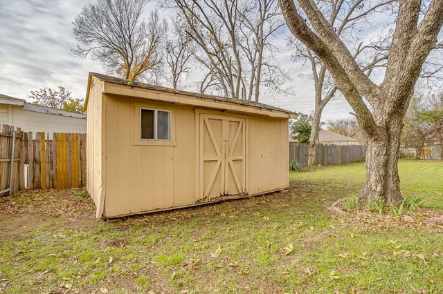 47 Donald Court, Hurst, TX 76053