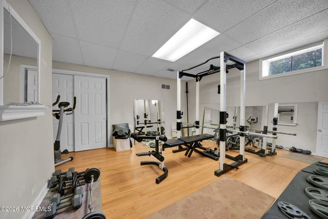 28 Canterbury Way, Farmingdale, NJ 07727