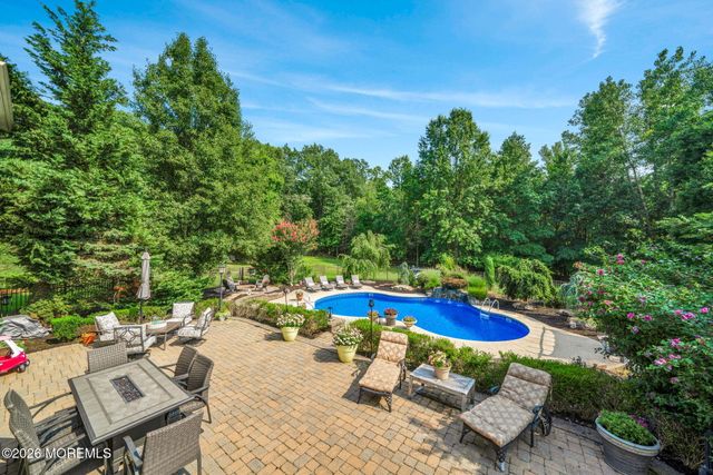 28 Canterbury Way, Farmingdale, NJ 07727