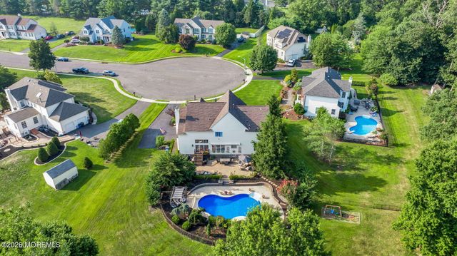 28 Canterbury Way, Farmingdale, NJ 07727