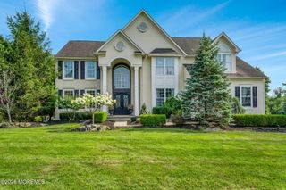 28 Canterbury Way, Farmingdale, NJ 07727