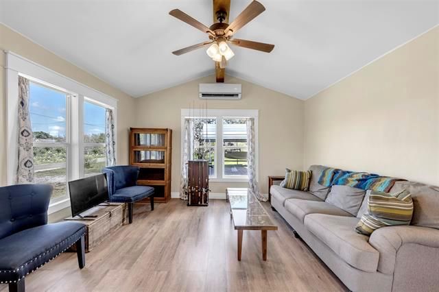511 Lakeway, Burnet, TX 78611