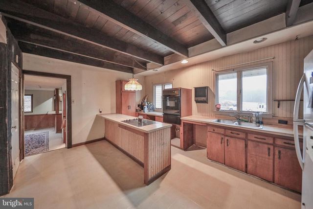 355 HICKORY RD, Palmerton, PA 18071