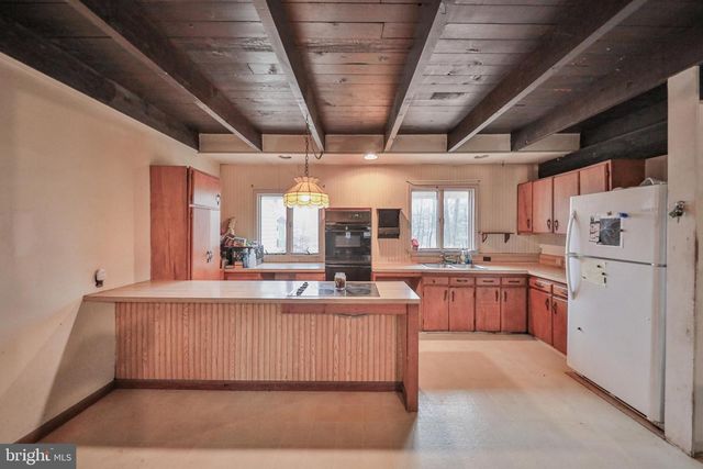 355 HICKORY RD, Palmerton, PA 18071