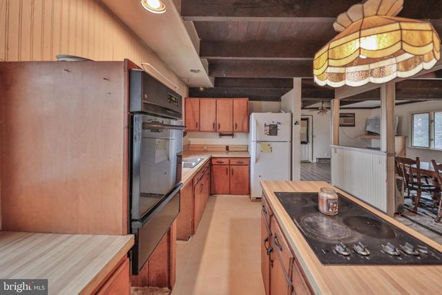 355 HICKORY RD, Palmerton, PA 18071