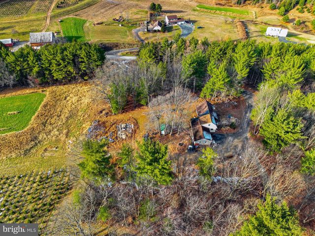 355 HICKORY RD, Palmerton, PA 18071