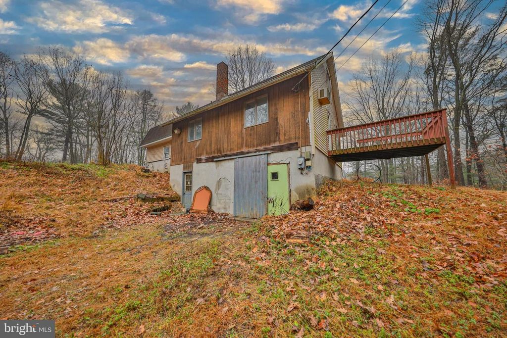 355 HICKORY RD, Palmerton, PA 18071