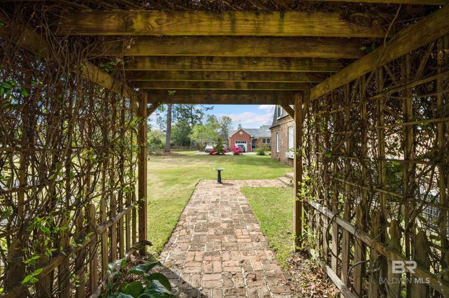 803 S Pensacola Avenue, Atmore, AL 36502