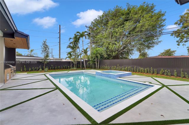 1130 SW 86th Ct, Miami, FL 33144
