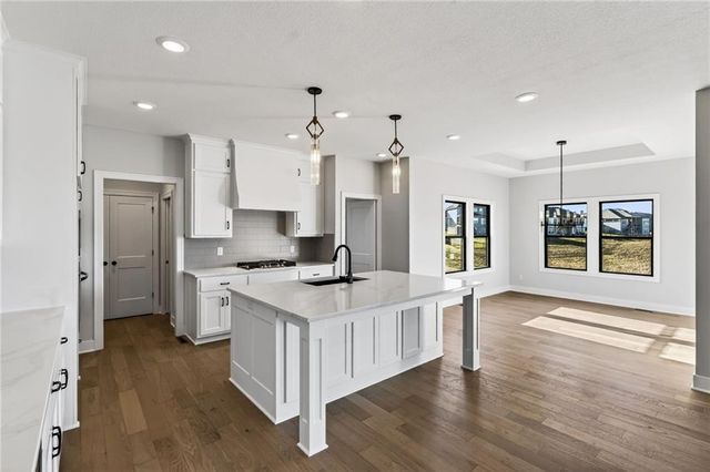 7616 N Booth Avenue, Kansas City, MO 64158