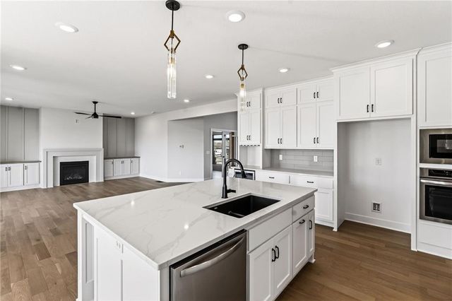 7616 N Booth Avenue, Kansas City, MO 64158