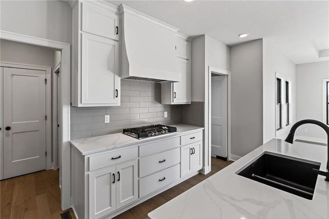 7616 N Booth Avenue, Kansas City, MO 64158