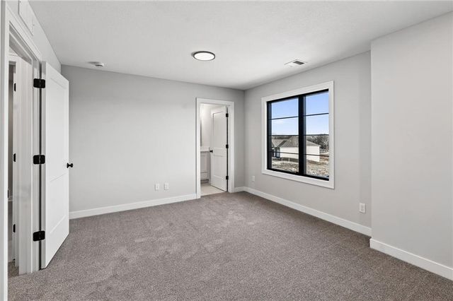 7616 N Booth Avenue, Kansas City, MO 64158