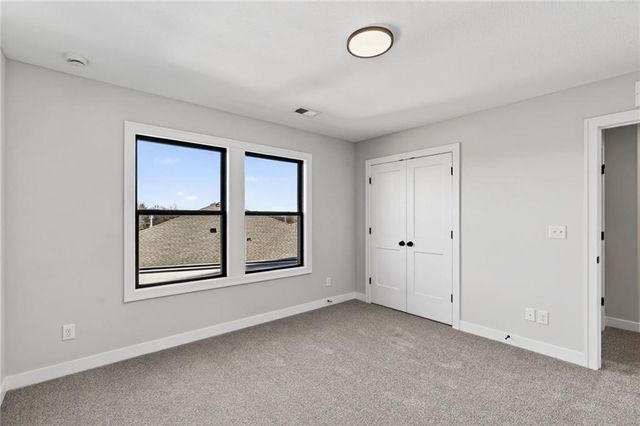 7616 N Booth Avenue, Kansas City, MO 64158