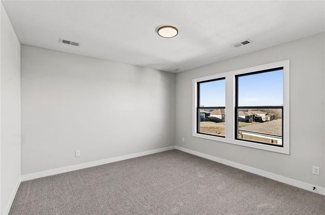 7616 N Booth Avenue, Kansas City, MO 64158