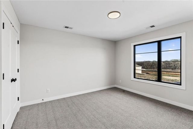 7616 N Booth Avenue, Kansas City, MO 64158