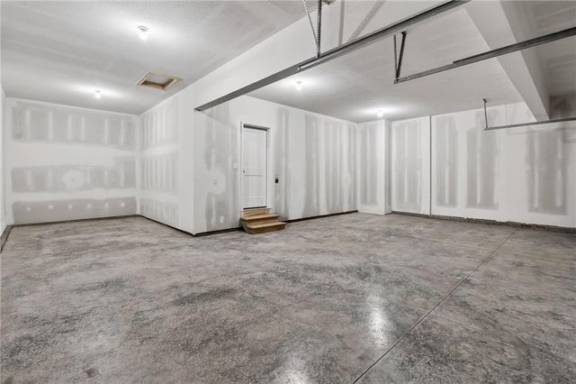 7616 N Booth Avenue, Kansas City, MO 64158