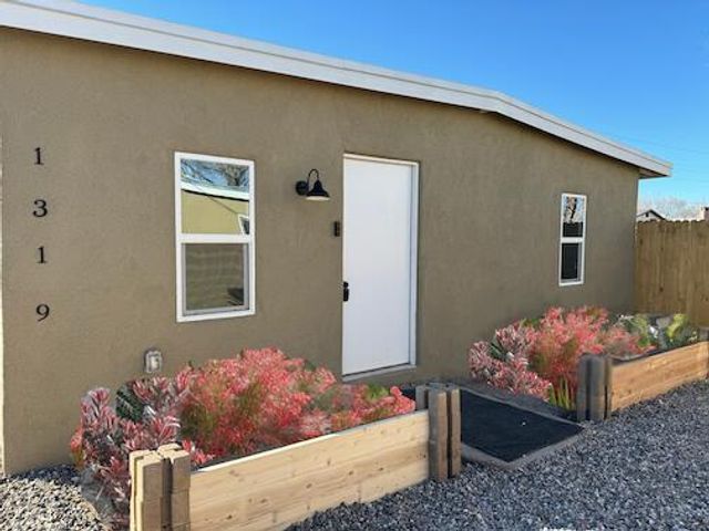 1319 15th Street NW, Albuquerque, NM 87104