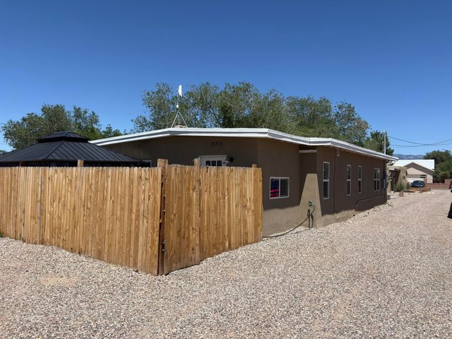 1319 15th Street NW, Albuquerque, NM 87104